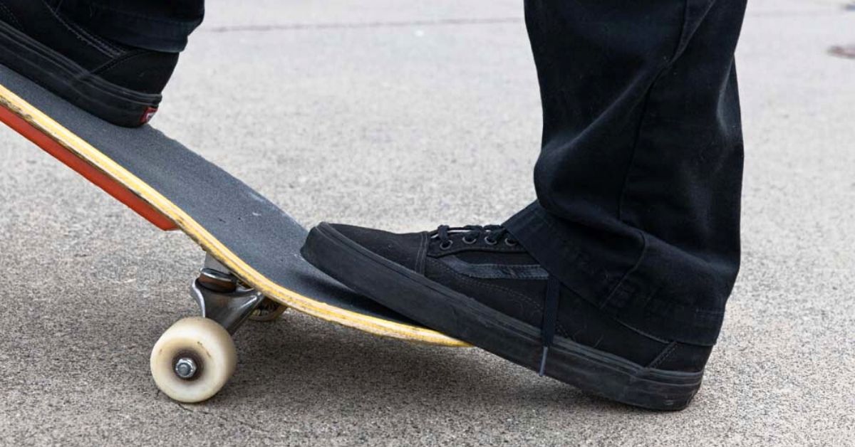 How To Slow Down & Stop On A Skateboard (5 Easy Ways)