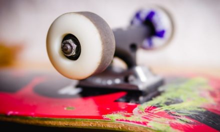 How Tight Should Your Skateboard Wheels Be?