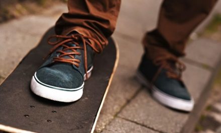 How To Stand & Place Your Feet On A Skateboard